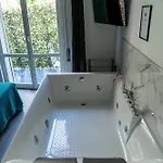 Apartment Lush Escape - Hottube And Sauna Bari