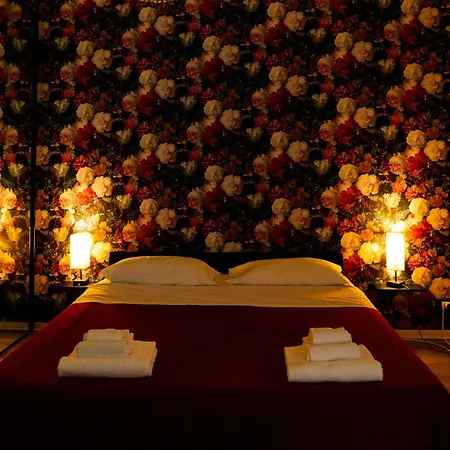 Lush Escape - Hottube And Sauna Apartman Bari