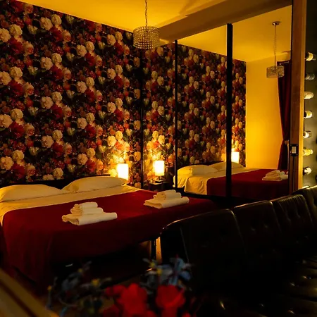 Lush Escape - Hottube And Sauna Apartman