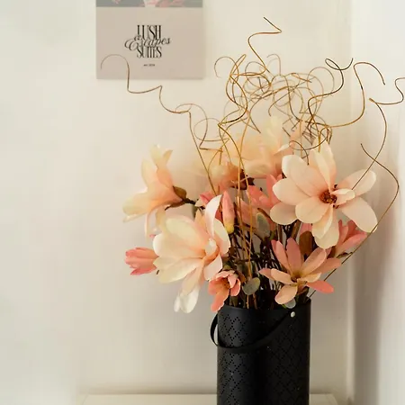 Lush Escape - Hottube And Sauna Apartman Bari