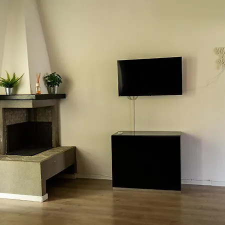 Lush Escape - Hottube And Sauna Apartman *