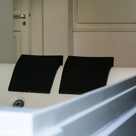 Lush Escape - Hottube And Sauna Apartman Bari