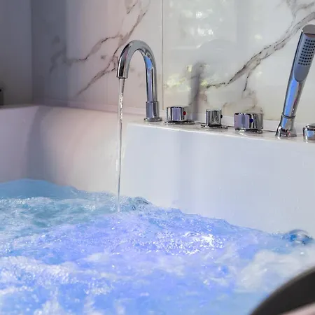 Lush Escape - Hottube And Sauna Bari