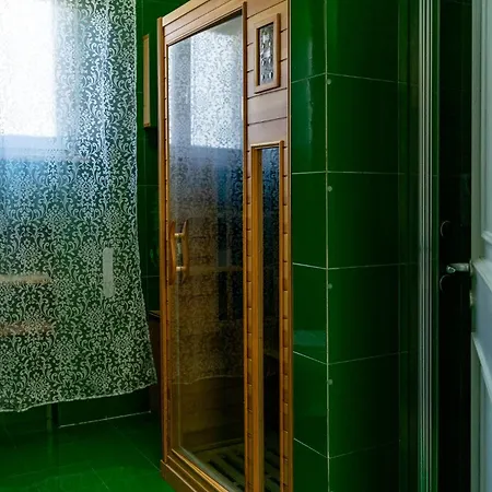Apartment Lush Escape - Hottube And Sauna