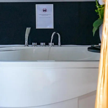 Apartman Lush Escape - Hottube And Sauna Bari