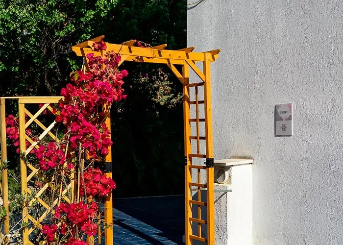 Lush Escape - Hottube And Sauna Apartment *