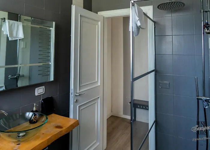 Lush Escape - Hottube And Sauna Apartment