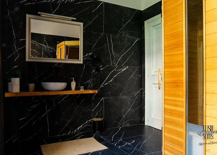 Lush Escape - Hottube And Sauna Apartment *