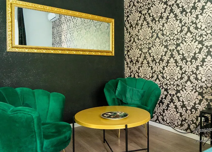 Lush Escape - Hottube And Sauna Apartment