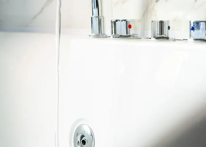 Lush Escape - Hottube And Sauna Apartment *