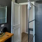 Lush Escape - Hottube And Sauna Apartman
