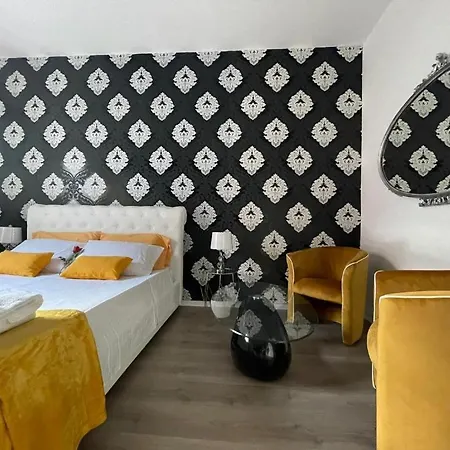 Lush Escape - Hottube And Sauna Apartment