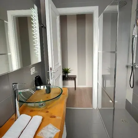 Lush Escape - Hottube And Sauna Apartment