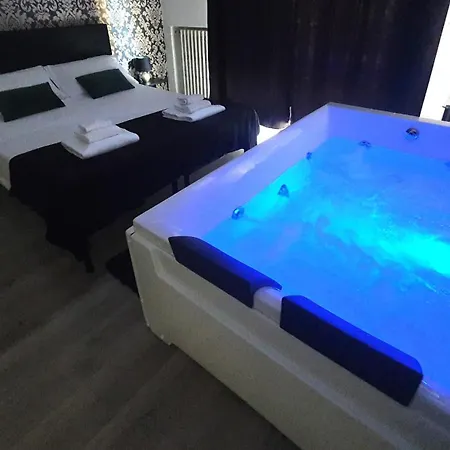 Apartment Lush Escape - Hottube And Sauna