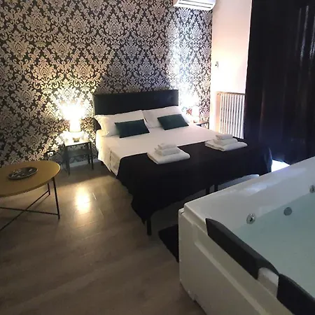 Lush Escape - Hottube And Sauna Apartment *