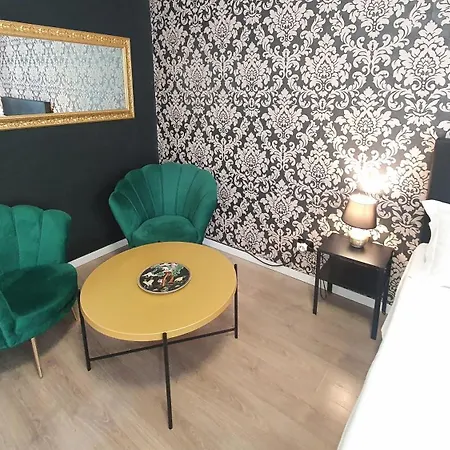 Lush Escape - Hottube And Sauna Apartment
