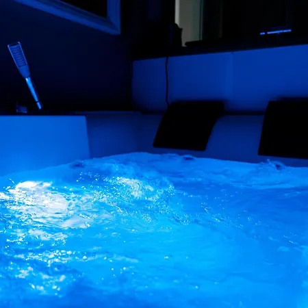 شقة Lush Escape - Hottube And Sauna *