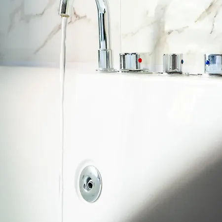 Lush Escape - Hottube And Sauna Apartament *