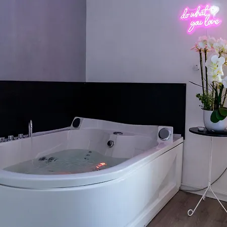 شقة Lush Escape - Hottube And Sauna