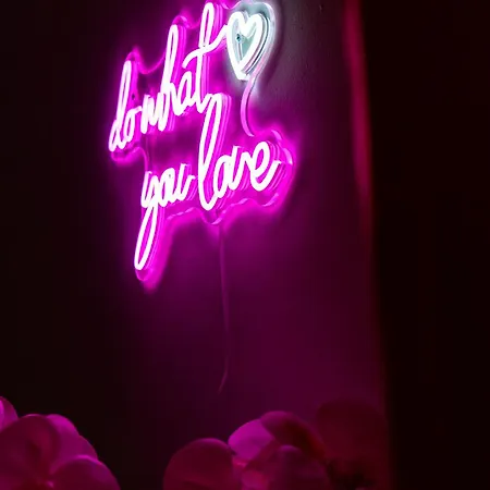 Lush Escape - Hottube And Sauna Apartament *