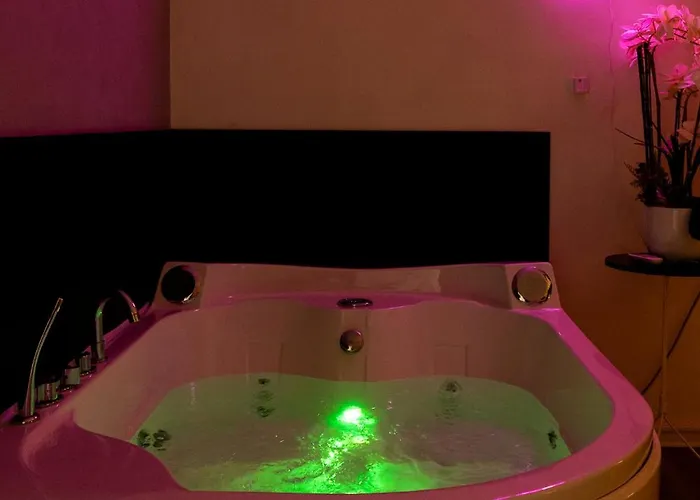 Lush Escape - Hottube And Sauna Bari